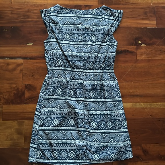 Blue and white patterned dress - Picture 6 of 6